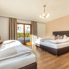 Herzerl-Chalet Appartements thumbnail 9