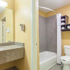 Platinum Inn & Suites Willowbrook Houston thumbnail 8