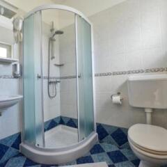 Отель Bed And Breakfast Julia Хорватия, Умаг - отзывы, цены и фото номеров - забронировать отель Bed And Breakfast Julia онлайн ванная фото 2