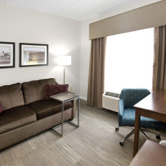 Hampton Inn & Suites Pittsburgh/Harmarville thumbnail 3