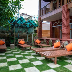 Teak Wood Hotel thumbnail 11