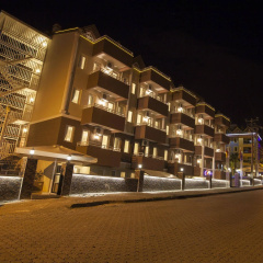 Comet De Luxe Hotel - Bild 1