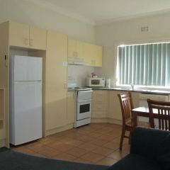 Hampton Court Apartments thumbnail 21