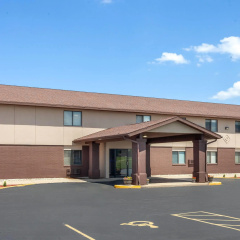 Baymont by Wyndham Oshkosh Airport thumbnail 21