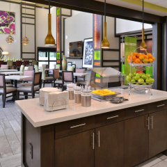 Hampton Inn & Suites Dallas Market Center thumbnail 23