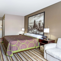 Delavan Inn and Suites thumbnail 1