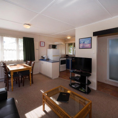 MALFROY Motor Lodge Rotorua - Accommodation and Mineral Pool