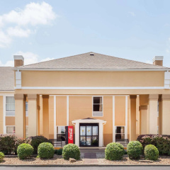 Super 8 by Wyndham Evansville North thumbnail 1