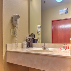 Super 8 by Wyndham Waterloo thumbnail 10