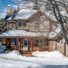 Yeagr Home Elkhorn by RedAwning thumbnail 1