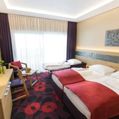 Familotel AIGO welcome family thumbnail 2