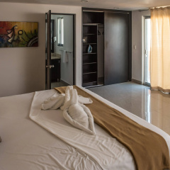 Sunrise 42 Suites Hotel thumbnail 10