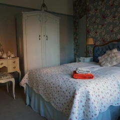 The Poplars Boutique thumbnail 5