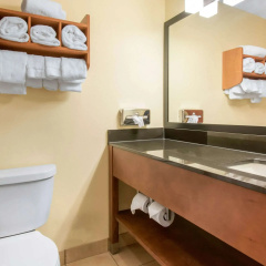 University Hotel & Suites Shippensburg, Trademark by Wyndham thumbnail 8