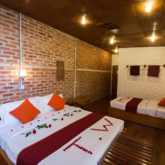 Teak Wood Hotel thumbnail 45
