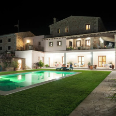 Luxurious 6-bedroom Villa Just 10 Minutes From the Beach - Bild 11