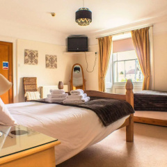 The Royal Oak Hotel thumbnail 4