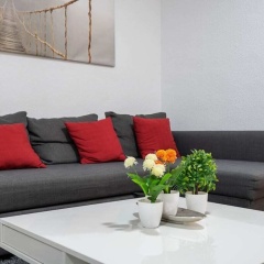 Design 2 Bedroom Flat Next to Pubilla Cases Metro - Bild 5