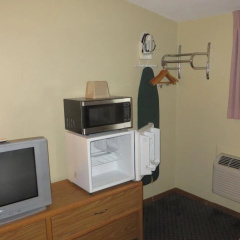 Red Carpet Inn thumbnail 1