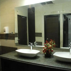 Tarawade Clarks Inn thumbnail 19