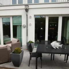 Strandperle; idyllisch gelegen mit Terrasse und Garten, für 4 Personen - Bild 10