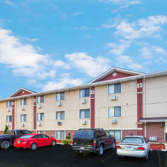 Super 8 by Wyndham Kenosha/Pleasant Prairie thumbnail 1