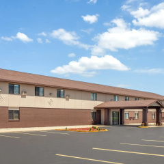 Baymont by Wyndham Oshkosh Airport thumbnail 4