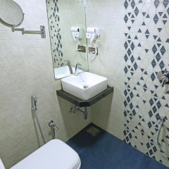 Gulf Hotel Colaba thumbnail 26