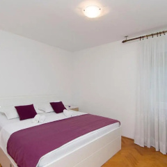 Sunny Apartment thumbnail 1