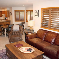 Woods Manor Condo thumbnail 25