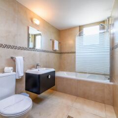 Отель Kymma Villa 12 Кипр, Айя-Напа - отзывы, цены и фото номеров - забронировать отель Kymma Villa 12 онлайн ванная
