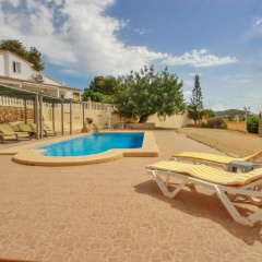 Estrelizia - pretty holiday property with garden and private pool in Calpe thumbnail 9