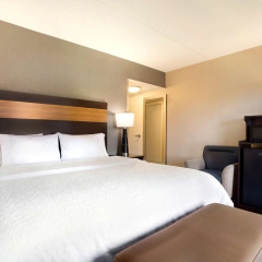 Hampton Inn & Suites Camp Springs/Andrews AFB thumbnail 3