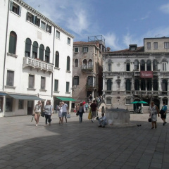 Sweet Venice - rooms & apartments thumbnail 1