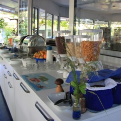 Blue & White Hotel - Bild 23