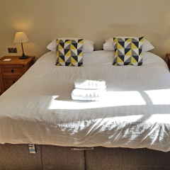 Old Manor House B&B thumbnail 2