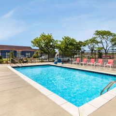 Super 8 by Wyndham Lenexa Overland Park/Mall Area thumbnail 13