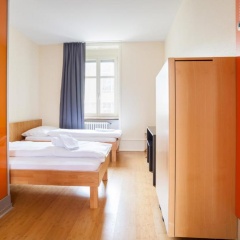 easyHotel Basel City - contactless self check-in - Bild 4