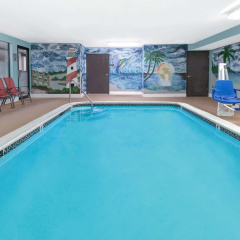 Super 8 by Wyndham Victoria/North/Mall Area thumbnail 10