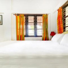 Shirleys Beach Hotel thumbnail 17