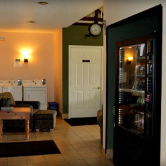 Adams Inn thumbnail 10