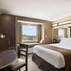 Microtel Inn & Suites by Wyndham Cambridge thumbnail 3