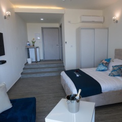 Sur La Mer Hotel thumbnail 2