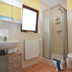 Spacious Apartment in Warnemunde Germany with Barbeque - Bild 5