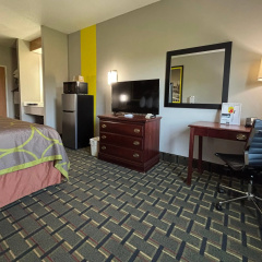 Super 8 by Wyndham Mt. Carmel IL thumbnail 2