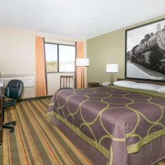 Super 8 by Wyndham Topeka/Wanamaker RD/I-70 thumbnail 4