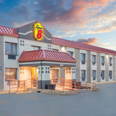 Super 8 by Wyndham Marshalltown thumbnail 1