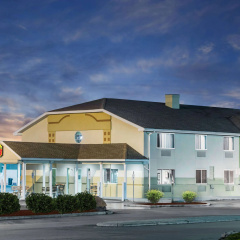 Super 8 by Wyndham Clearfield thumbnail 1