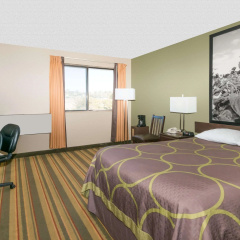 Super 8 by Wyndham Topeka/Wanamaker RD/I-70 thumbnail 5