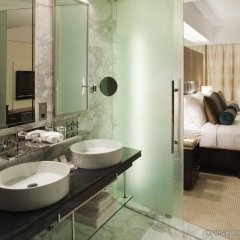 Отель voco Bonnington Dubai, an IHG Hotel ОАЭ, Дубай - отзывы, цены и фото номеров - забронировать отель voco Bonnington Dubai, an IHG Hotel онлайн ванная фото 3